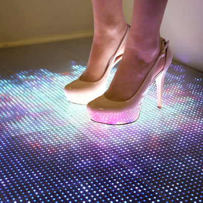 DM-R PH3.9 RGB LED Dance Floor Tiles อินเตอร์เอคทีฟ 500mmx1000mm สําหรับการแสดงบนเวที